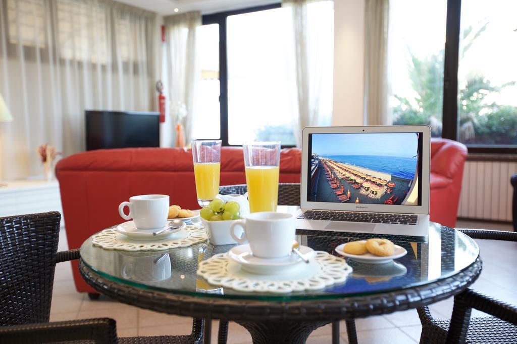 Hotel Il Delfino San Vincenzo Extérieur photo